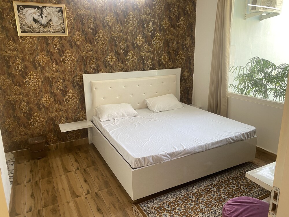 hotel nirmal budget friendly rooms near fortis hospital and marriage palaces