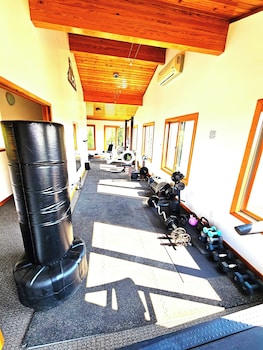 Bear Mountain Lodge,920 Goulding Lk Rd,4 star