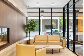 Modern Studio Steps To Uw,4609 Union Bay Place Northeast,3 star