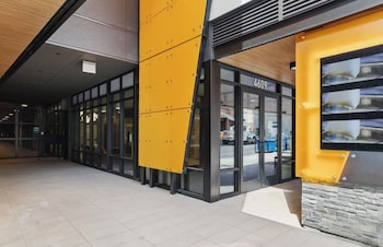 Modern Studio Steps To Uw,4609 Union Bay Place Northeast,3 star