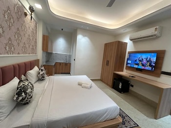 Blue Moon Residency Sector 53 Gurgaon,,3 star