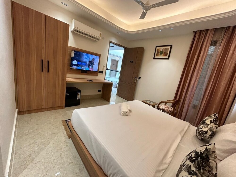 blue moon residency sector 53 gurgaon