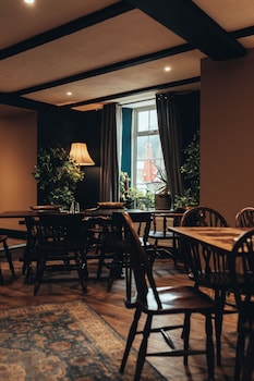 Kings Head Usk,,3 star