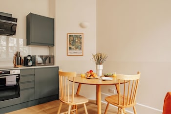 The Regency - Serviced Apartments,56 Regency St,4 star