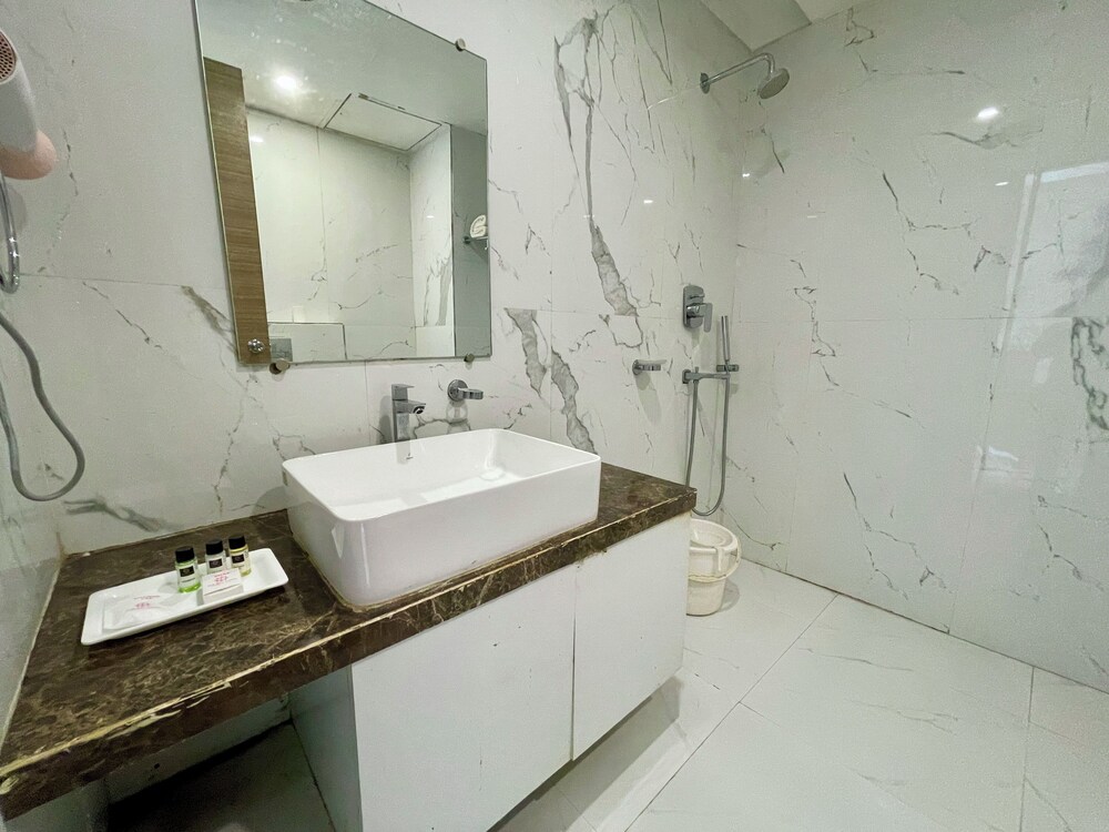 sea view hotel puri near temple and beach