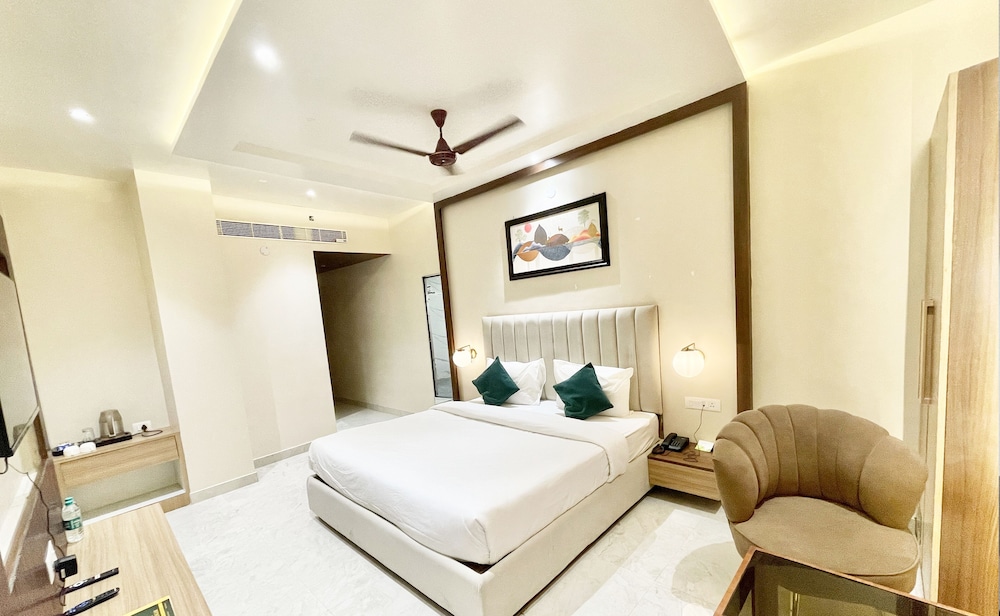 sea view hotel puri near temple and beach