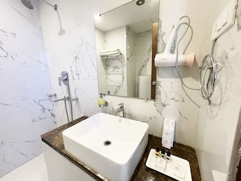 sea view hotel puri near temple and beach