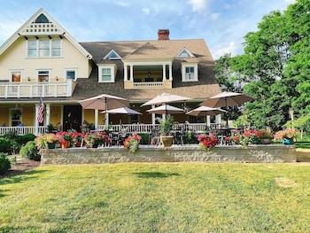 The Millerton Inn,,2 star