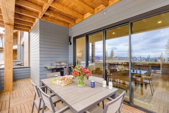 The Aerie Suites By Avantstay – Modern Comfort With Mountain Views,1115 Nw Ochoa Dr,3 star