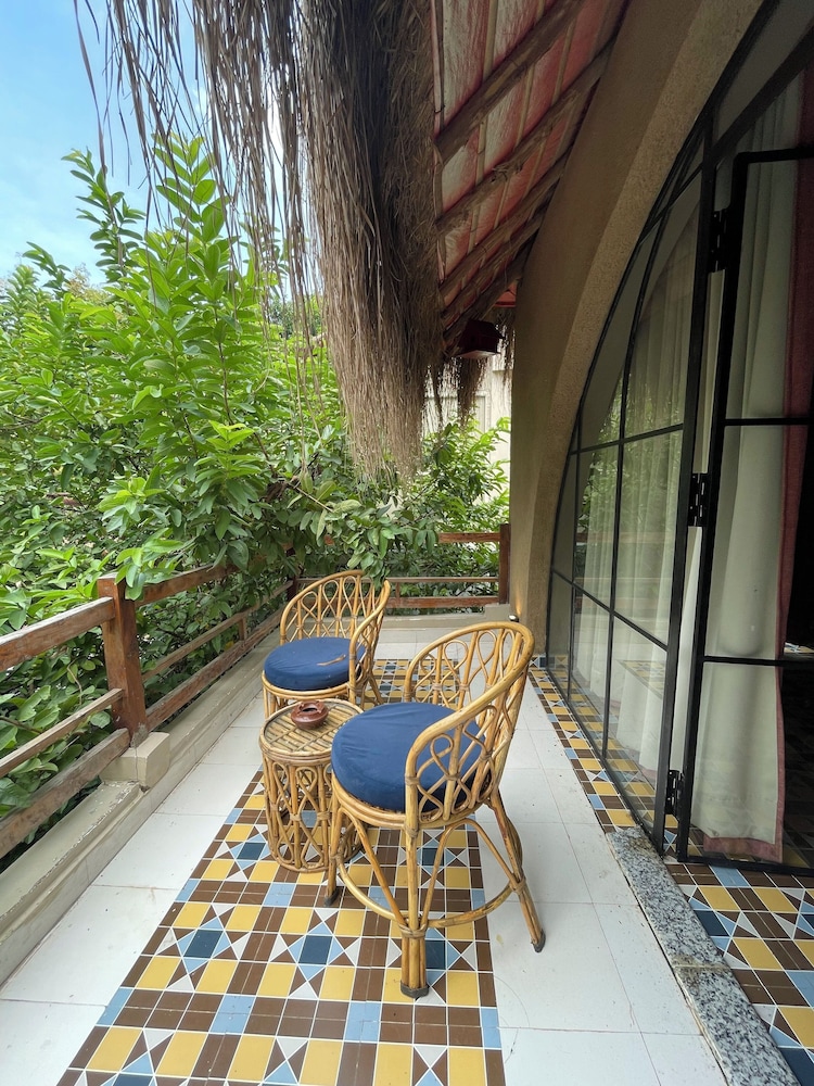 gulmohar eco village resort