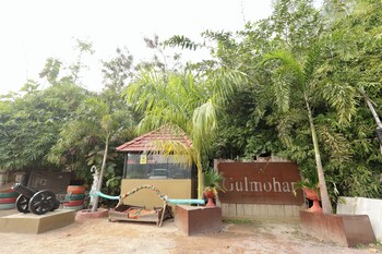 gulmohar eco village resort