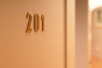 Sinclair Suites,120 W Main St,2 star