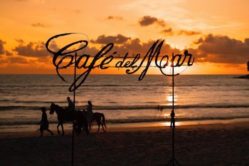 cafe del mar hotel