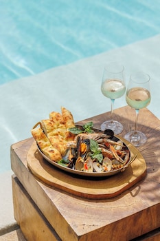 cafe del mar hotel