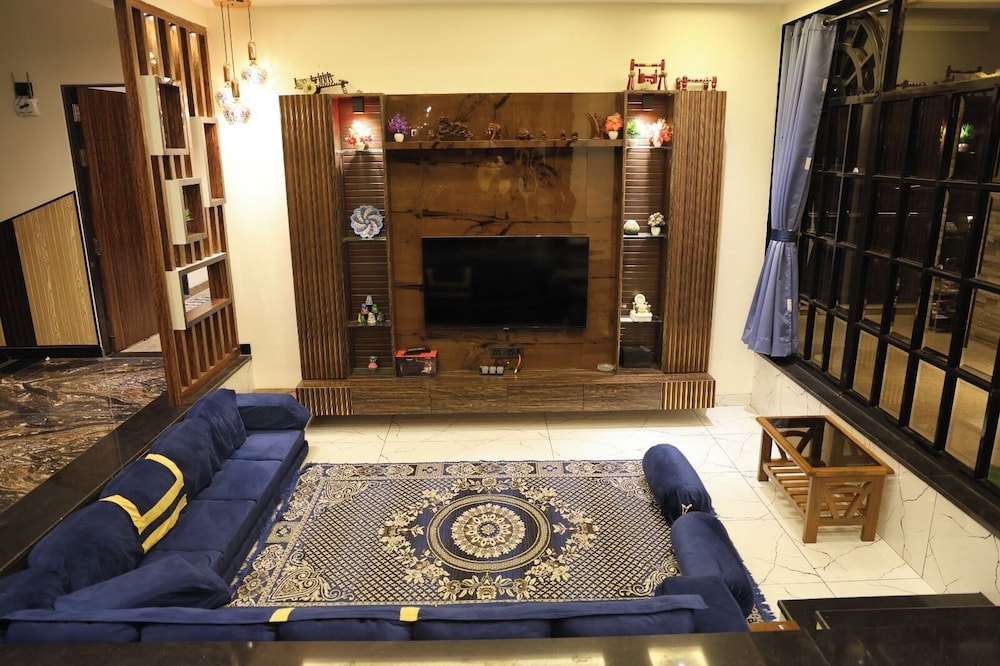 sky high by joy suites