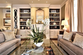 Voco St. James By Ihg,330 Magazine St,4 star