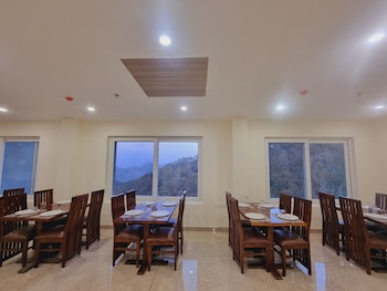 hotel pines and peaks by tws