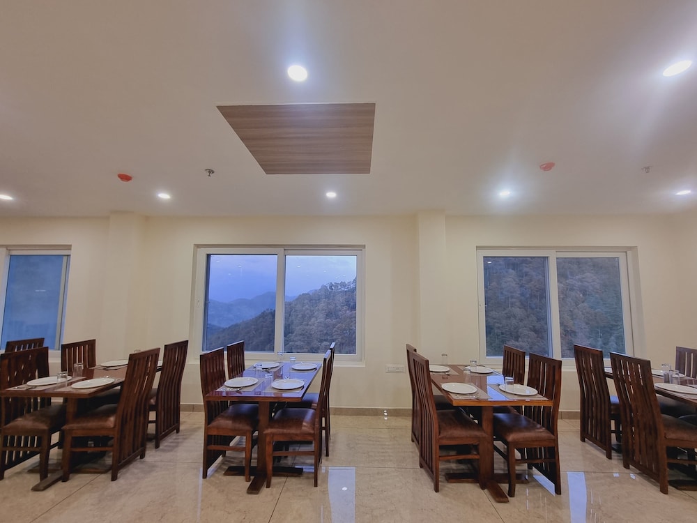 hotel pines and peaks by tws