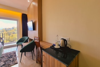 hotel pines and peaks by tws