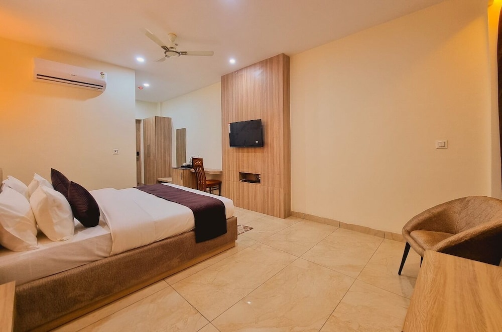 hotel pines and peaks by tws