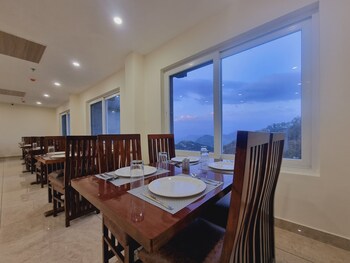 hotel pines and peaks by tws