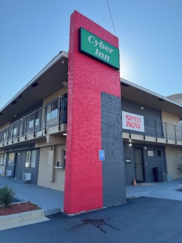 Cyber Inn,,3 star