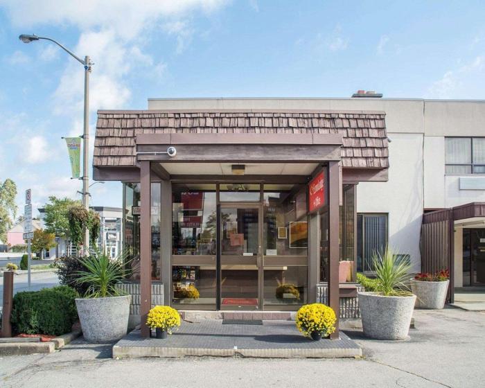 econo lodge by the falls