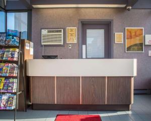 econo lodge by the falls