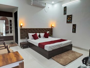 hotel rishi excellency