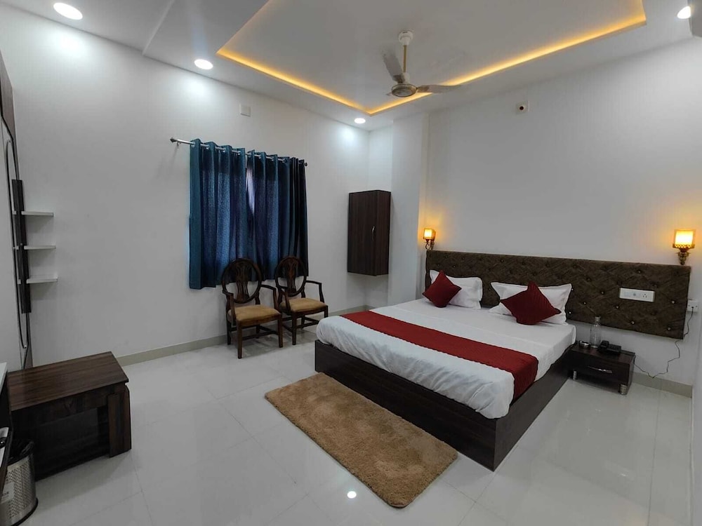 hotel rishi excellency