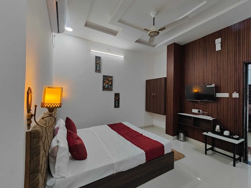 hotel rishi excellency