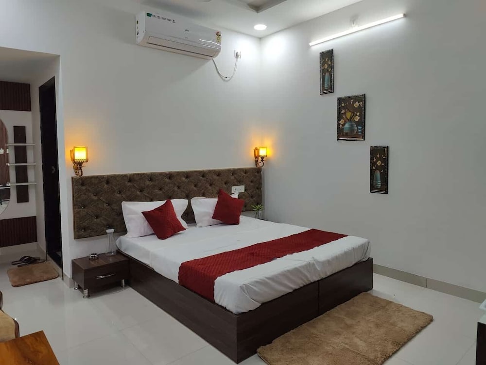 hotel rishi excellency