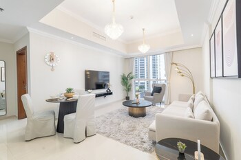 Heaven Crest Vacation Homes Downtown - Studio, 1, & 3 Bedroom Suites 2 Minute Walk To Dubai Mall And Burj Khalifa,,0 star