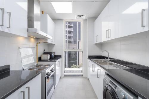 heaven crest vacation homes downtown studio 1 and 3 bedroom suites 2 minute walk to dubai mall and burj khalifa