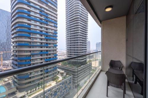heaven crest vacation homes downtown studio 1 and 3 bedroom suites 2 minute walk to dubai mall and burj khalifa