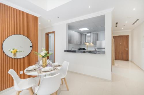 heaven crest vacation homes downtown studio 1 and 3 bedroom suites 2 minute walk to dubai mall and burj khalifa