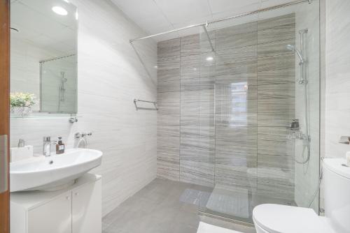 heaven crest vacation homes downtown studio 1 and 3 bedroom suites 2 minute walk to dubai mall and burj khalifa
