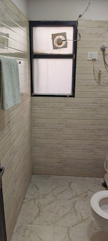 hotel gloab residency near delhi airport
