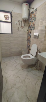 hotel gloab residency near delhi airport