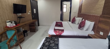 hotel gloab residency near delhi airport