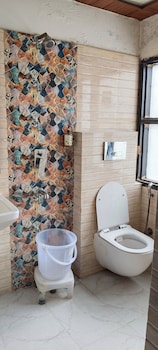 hotel gloab residency near delhi airport