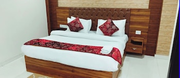 hotel gloab residency near delhi airport