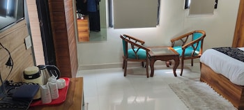 hotel gloab residency near delhi airport