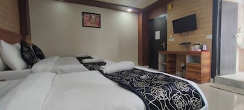 hotel gloab residency near delhi airport