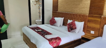 hotel gloab residency near delhi airport