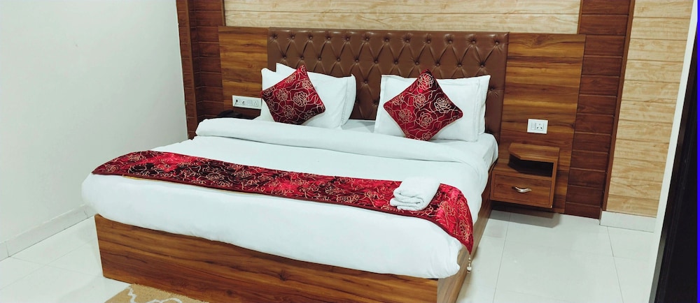 hotel gloab residency near delhi airport