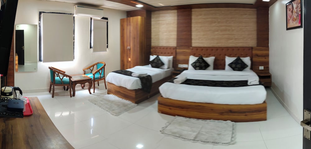 hotel gloab residency near delhi airport