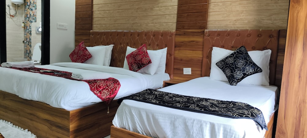 hotel gloab residency near delhi airport