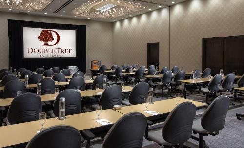 doubletree by hilton chicago oak brook