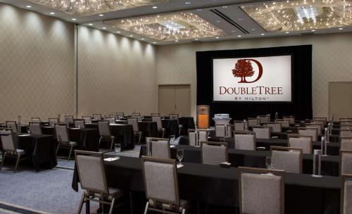 doubletree by hilton chicago oak brook